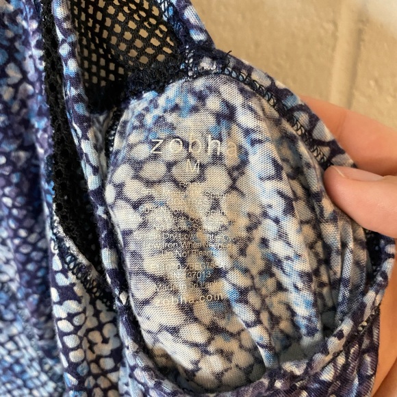 Zobha Women’s Blue Black Snakeskin Print Razorback Activewear Tank Top M - Picture 3 of 7